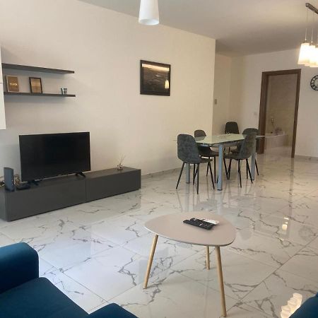 Sliema Centrally Located Apt ภายนอก รูปภาพ