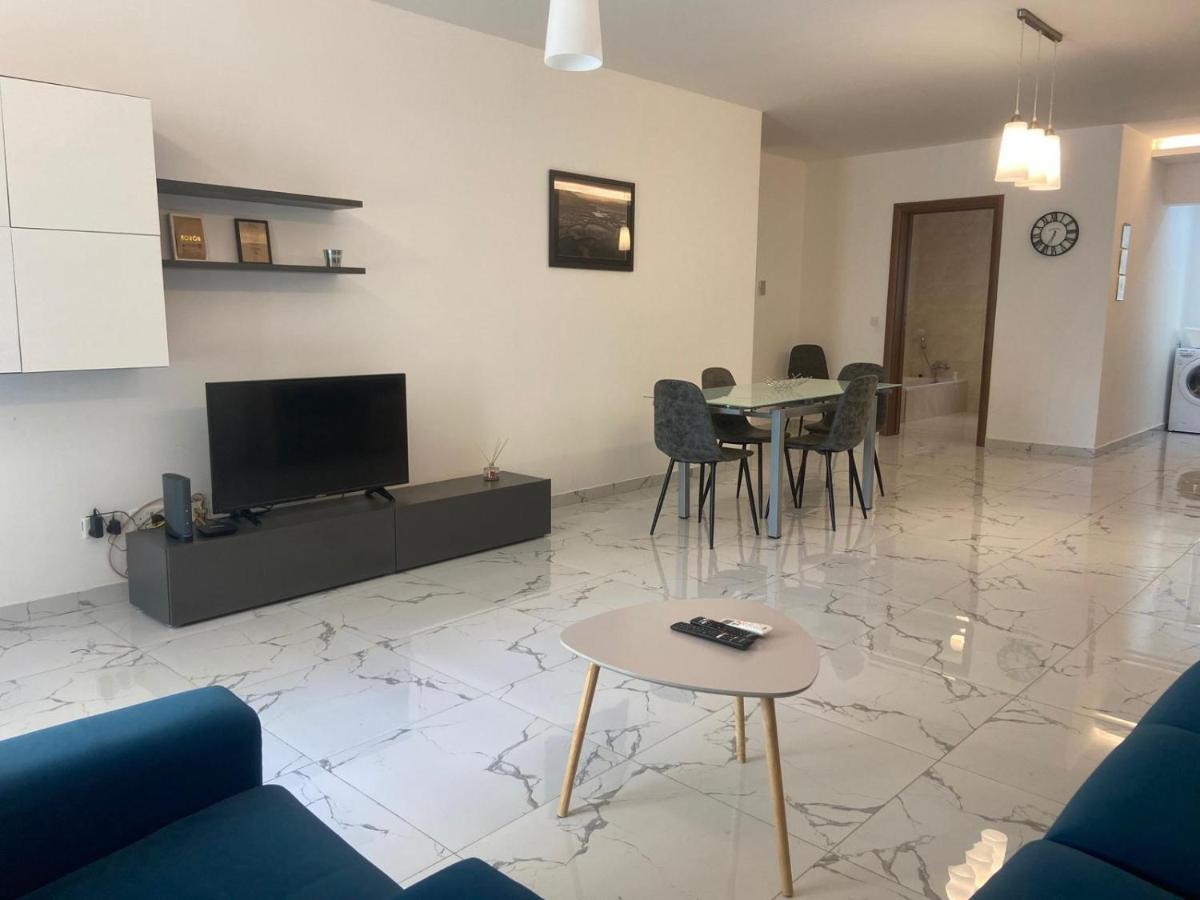 Sliema Centrally Located Apt ภายนอก รูปภาพ