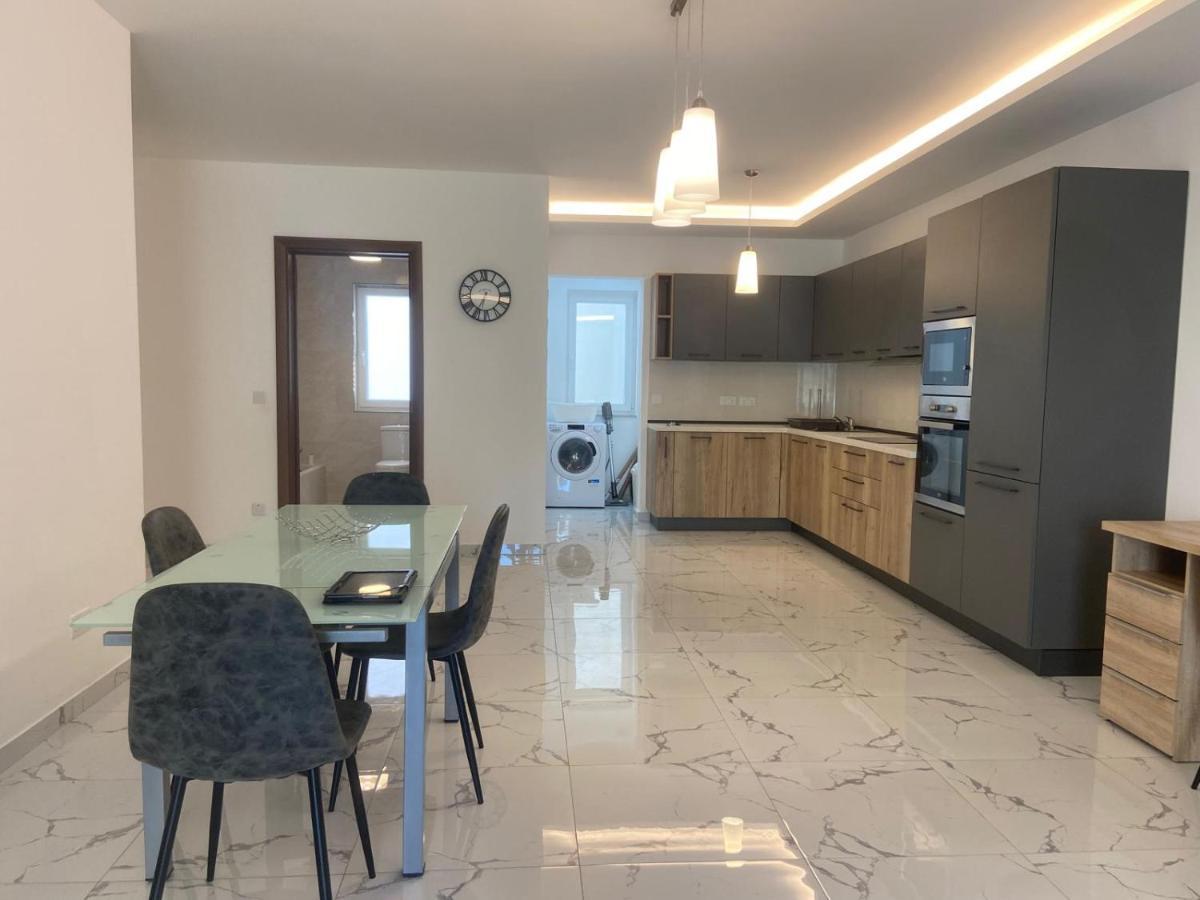 Sliema Centrally Located Apt ภายนอก รูปภาพ